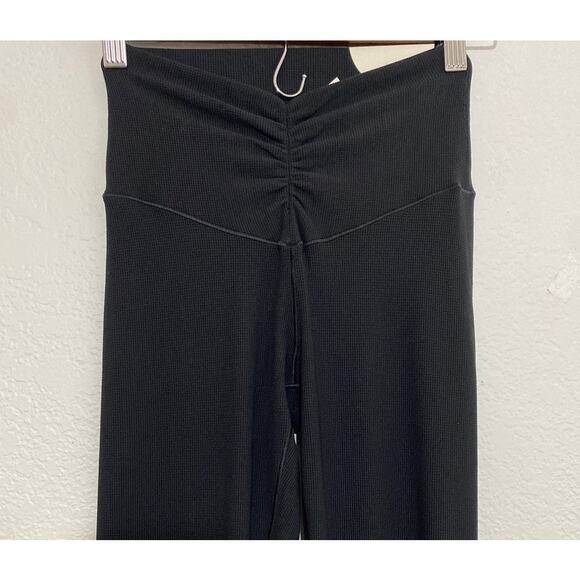 NWT Offline By Aerie Real Me Flare Hi-Rise Black Leggings Small Cinched Waist - Picture 2 of 8